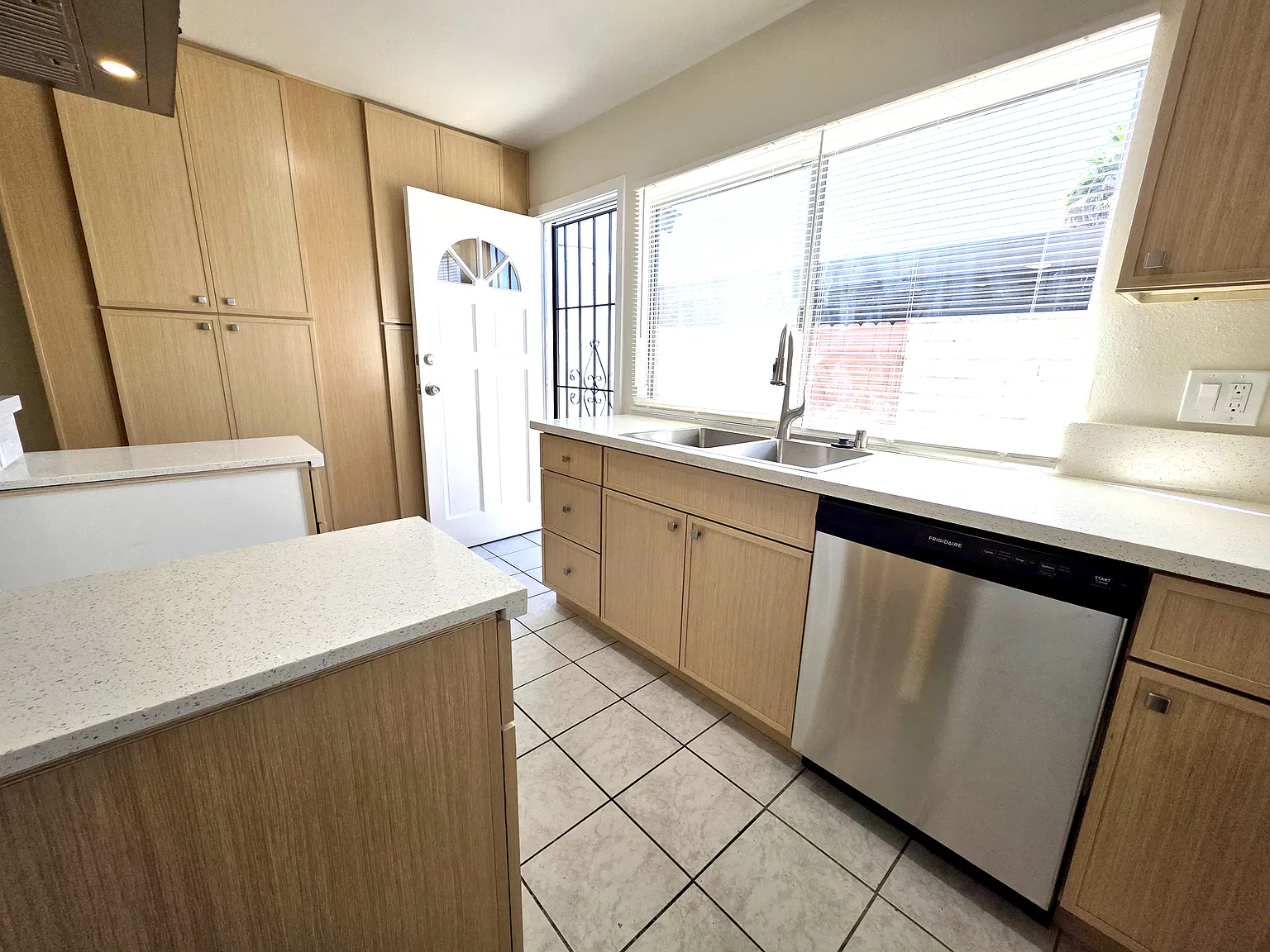 1 bed, 652 sqft, $2,295 — Photo 3