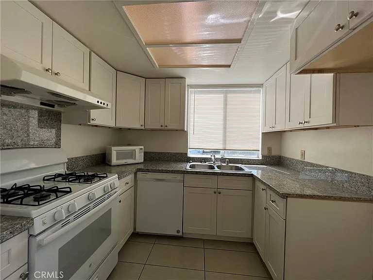 1211 Huntington Dr #H — Photo 5