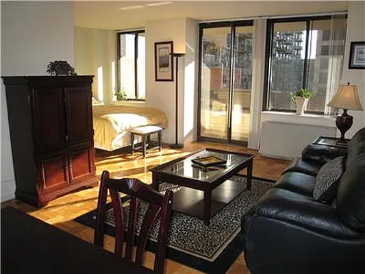 Sold by Metropolitan Res. Partners | media 2