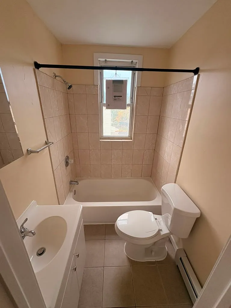 371 Blatchley Ave — Photo 2