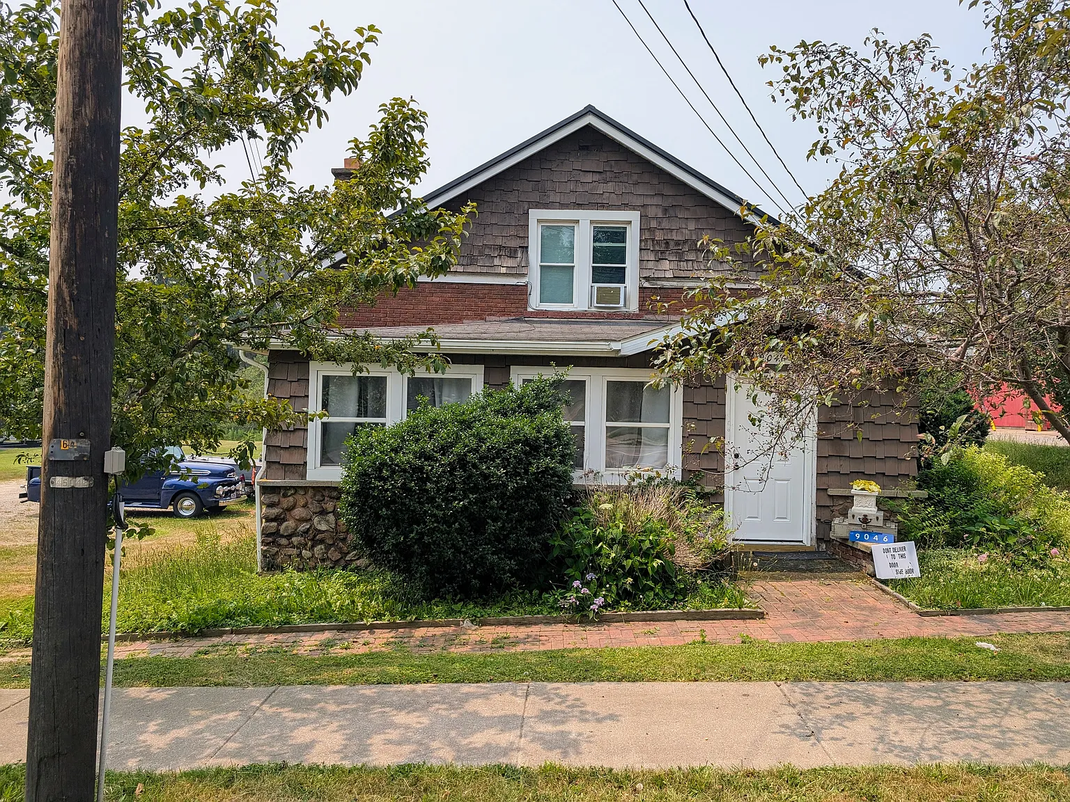 4 bed, 1.5 bath, 2262 sqft, $1,650 — Photo 1