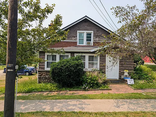 9046 Main St Photo 1