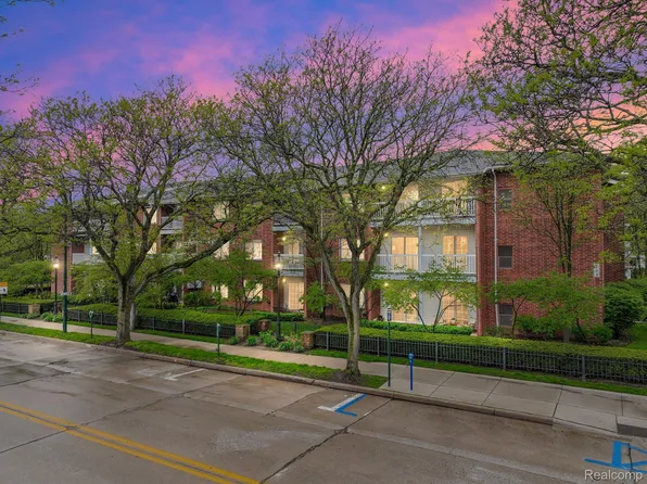 444 Chester St APT 412, Birmingham, MI 48009