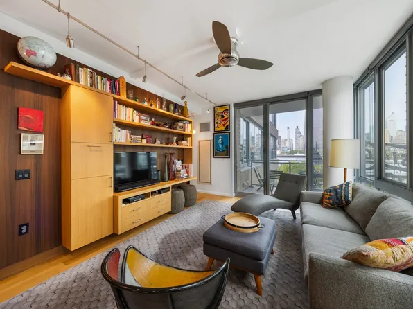 46-30 Center Boulevard image 2 of 31