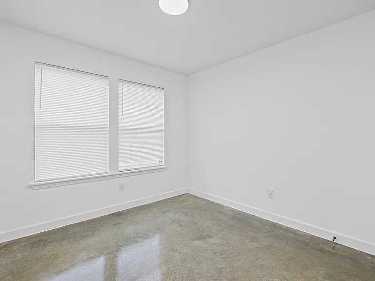 2853 Choctaw Ave — Photo 4