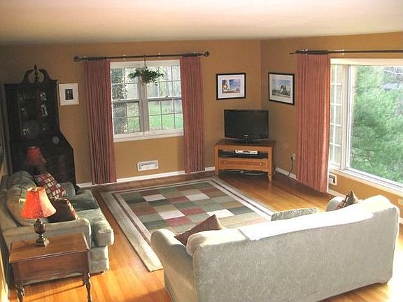 Spacious living room