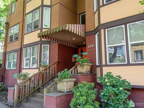 209 N 39th Street #304, Seattle, WA 98103