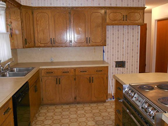 5th image of 306 Laurel Dr