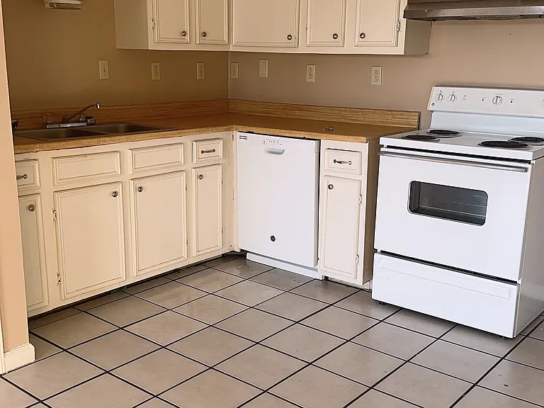 105 Tournament Blvd #22 — Photo 9