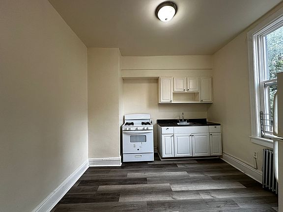 2nd image of 391 Forrest St #2E