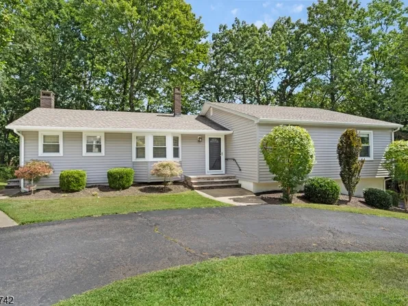 6 Brandywine Rise, Green Brook Twp., NJ 08812