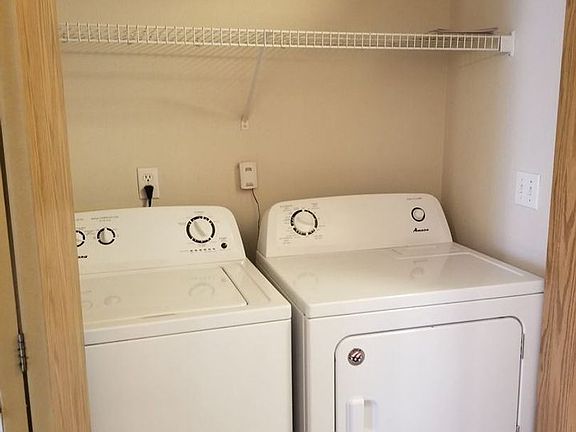 4th image of 2405 N Cherry St #2415