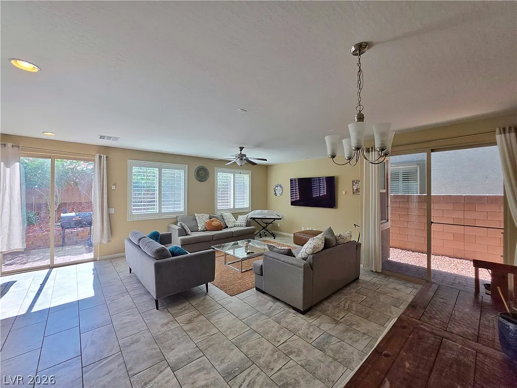 5 bed, 3.0 bath, 2951 sqft, $2,900 — Photo 4