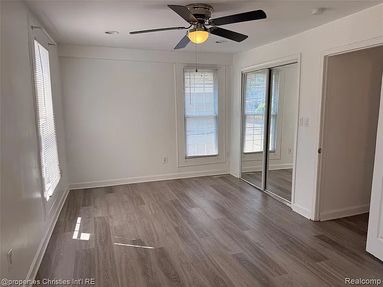 225 Fairgrove Ave — Photo 13