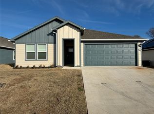 1308 Bates St, Gentry, AR 72734