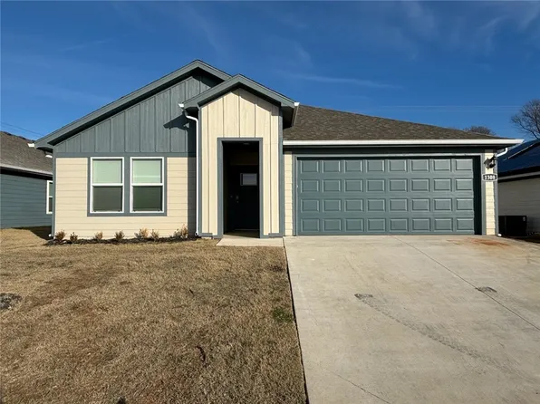 1308 Bates St, Gentry, AR 72734