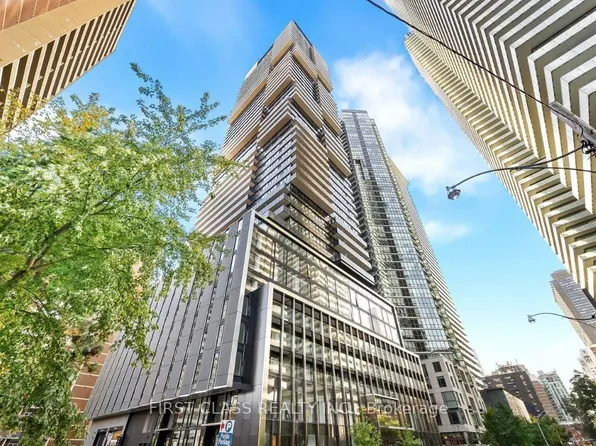 55 Charles St E, Toronto, ON