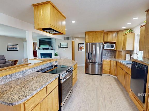 4th image of 1008 Lambert Ct