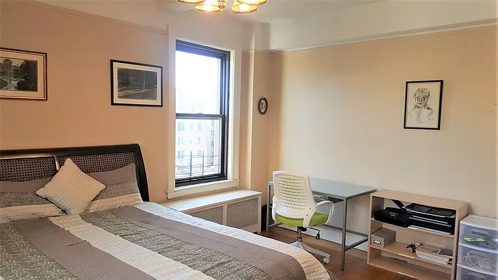Sold by R New York | media 7