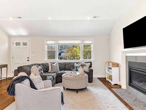 4th image of 72 Oakcrest Rd