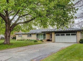 15760 Fieldbrook Dr, Brookfield, WI 53005