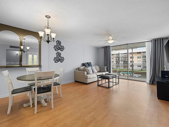 3rd image of 3551 NE 169th St APT 212