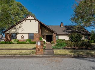 8401 Fairway Pl, Broken Arrow, OK 74011