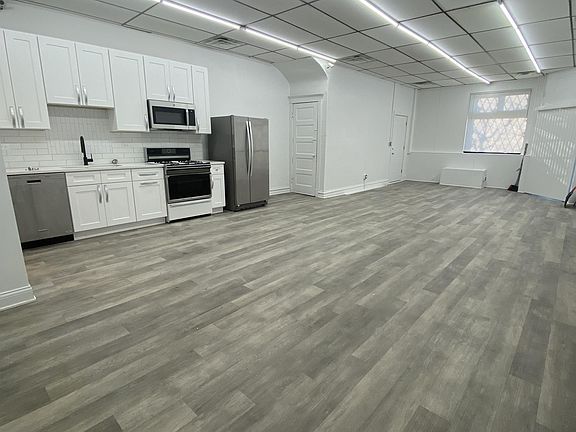 2nd image of 2857 N Ridgeway Ave