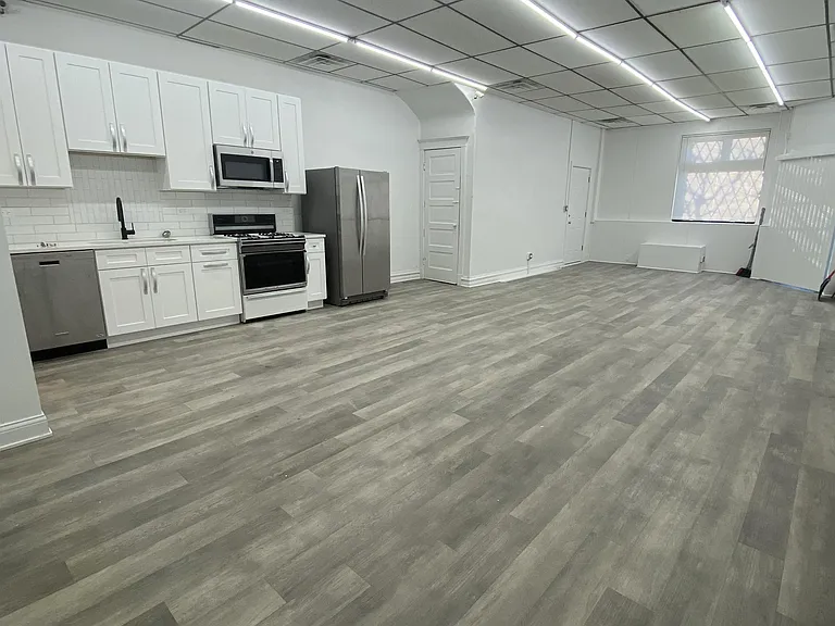 2857 N Ridgeway Ave — Photo 2