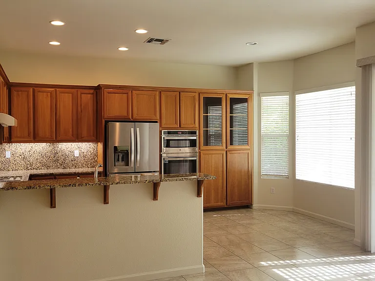 519 Western Hills Dr — Photo 6
