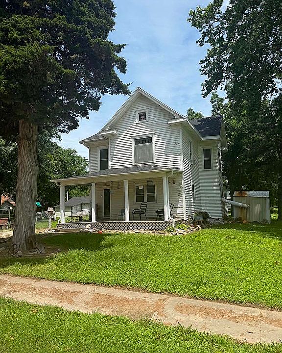 1st image of 200 W 8th St