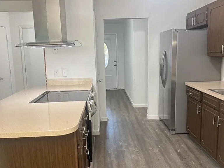 405 Bryan Dr — Photo 10
