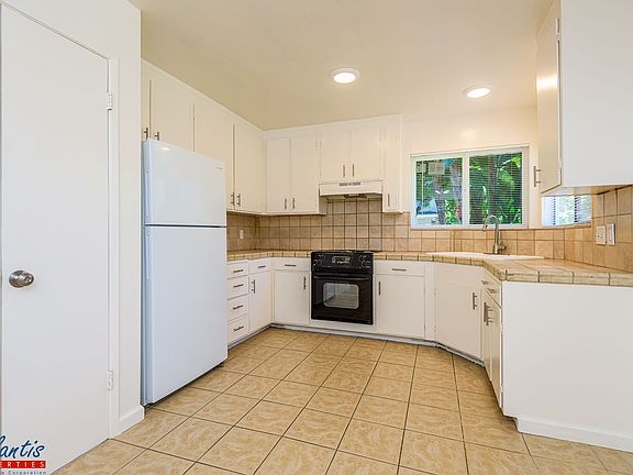 5th image of 3711 Underwood Dr APT 01