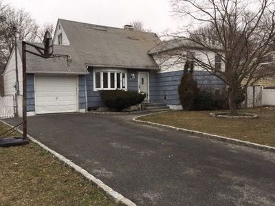 45 Cedar Dr, Bay Shore, NY, 11706