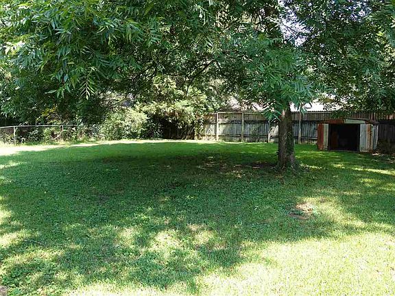 3rd image of 109 Holly Hill Dr