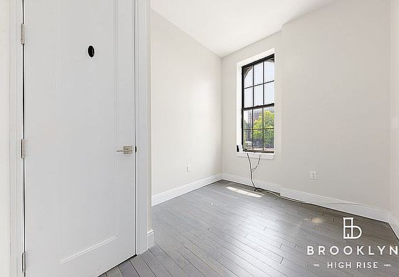 5th image of 989 Bedford Ave #7