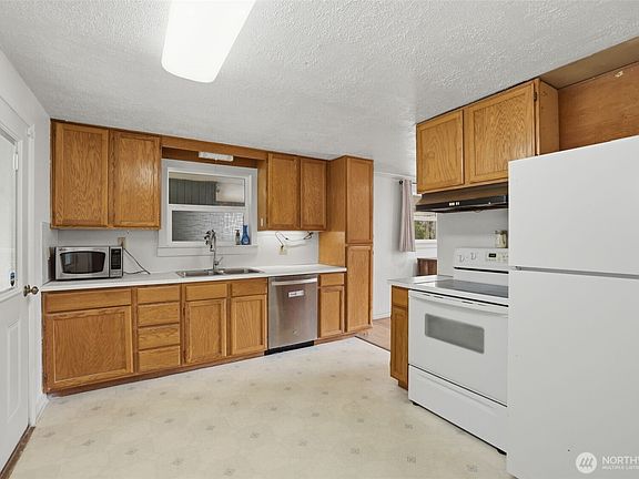 5th image of 707 S Park Place