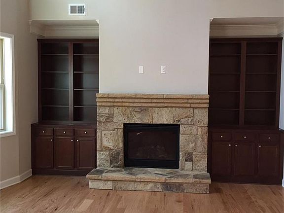 3rd image of 445 Hathaway Ave