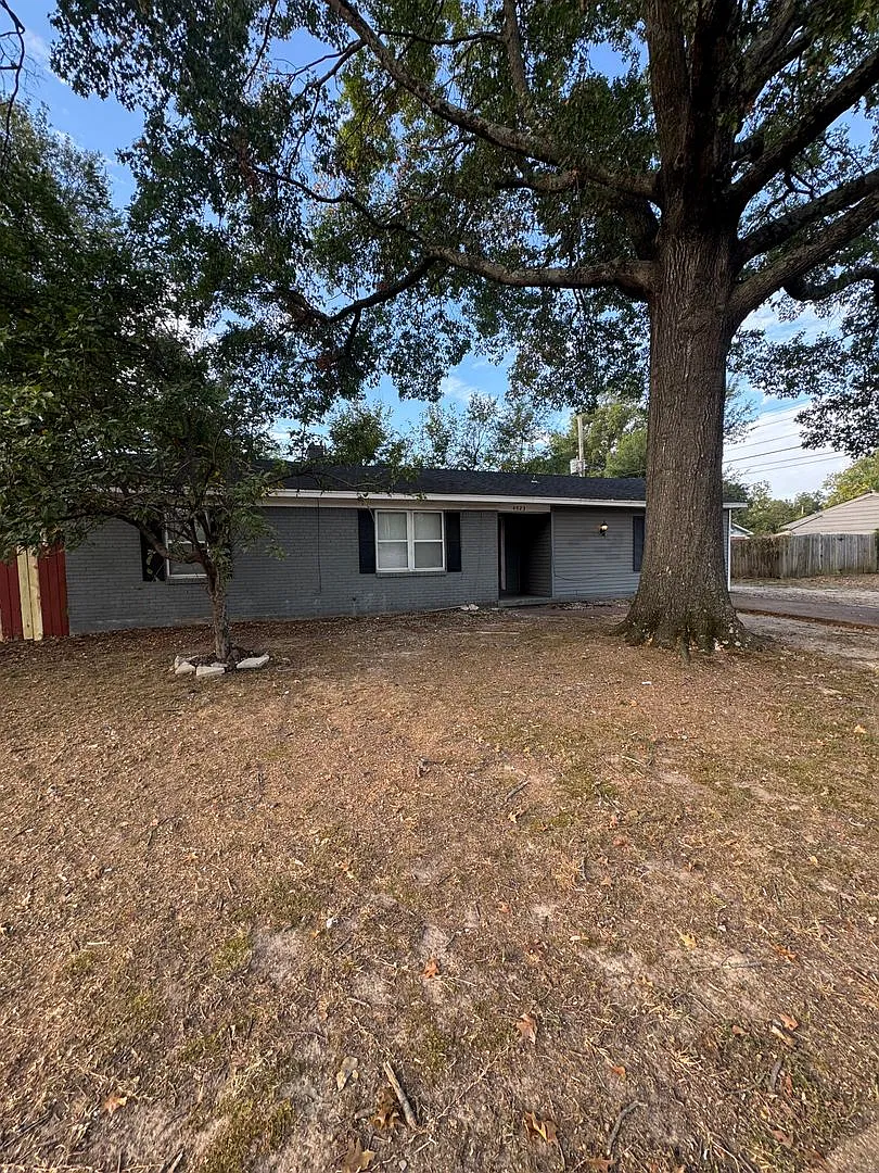 Welcome to 4523 E. Mallory Ave! — Photo 1