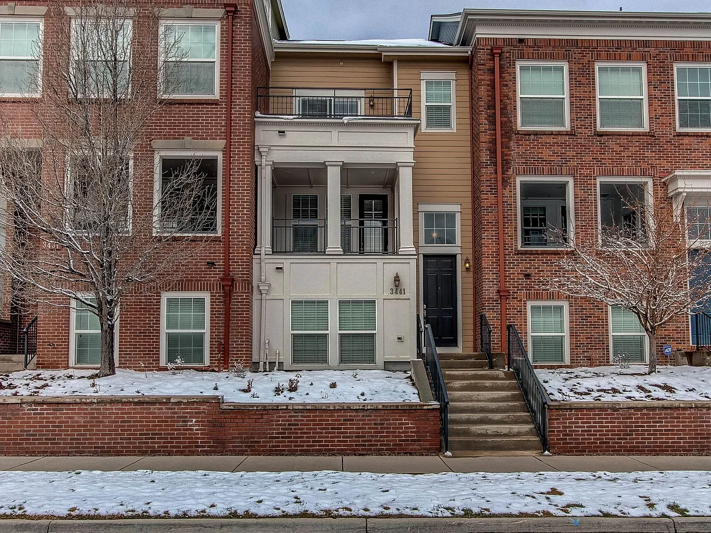 Beautiful 3 bedroom townhome in Central Park. — Photo 1