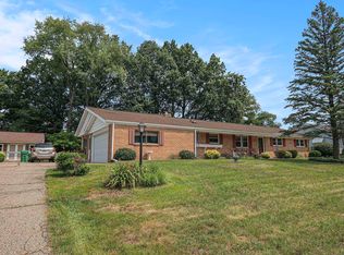 19575 Rolling Acres Dr, South Bend, IN 46614