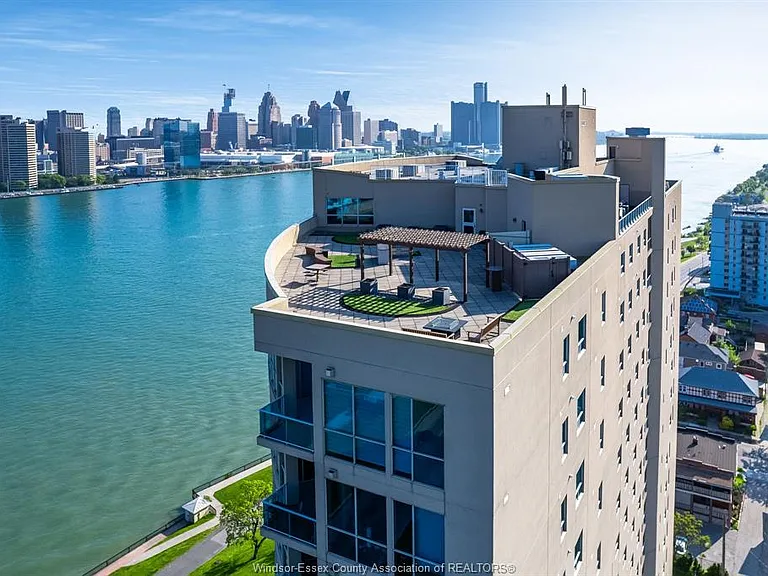 1225 Riverside Dr E #202 — Photo 1
