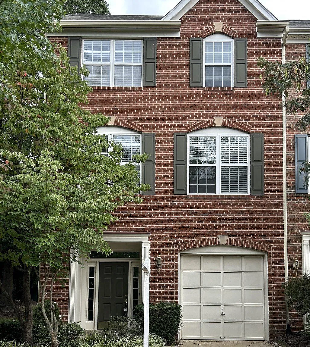 3 bed, 4.0 bath, 2200 sqft, $3,400 — Photo 1