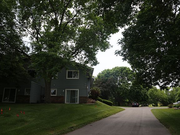 2nd image of 3708 York Cir