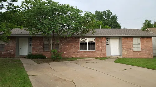 829 Russell Cir Photo 1