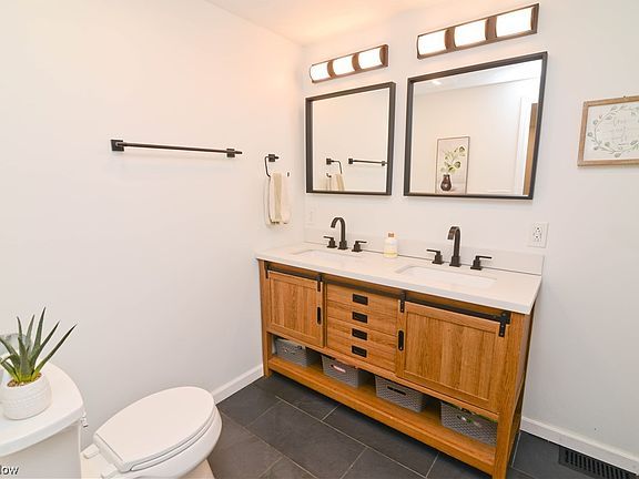 2nd image of 3050 Highland Ave