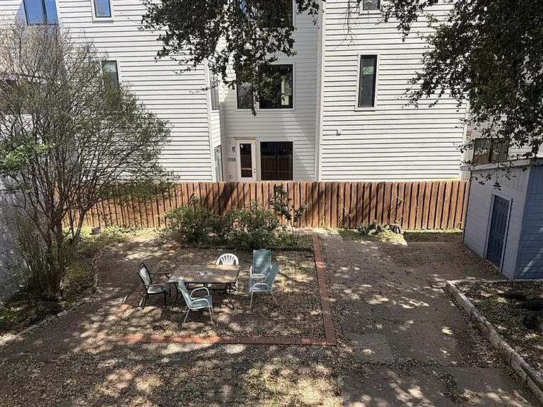 Alpine House Condominiums — Photo 11