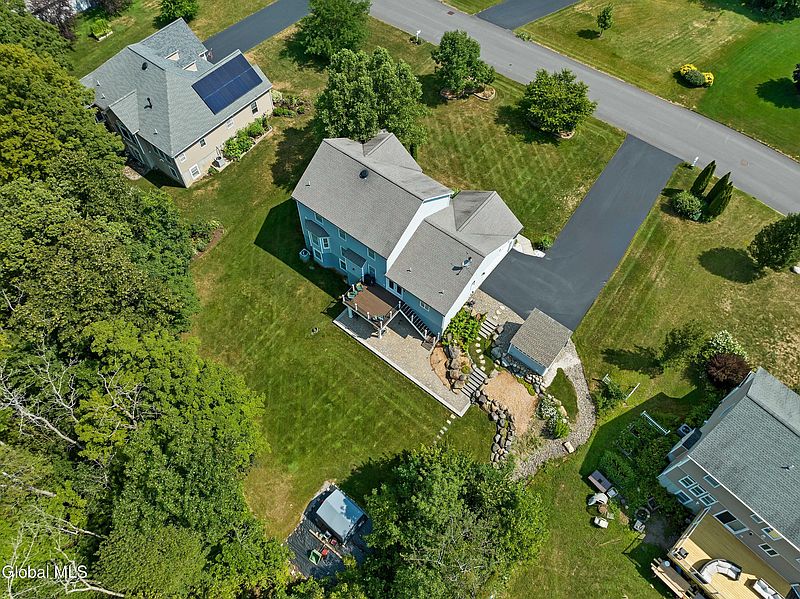 3rd image of 15 Lancaster Court