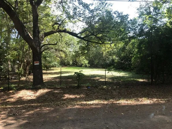 302 S Lane Wells Dr, Longview, TX 75604