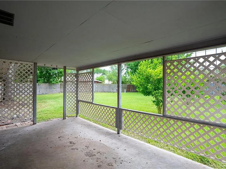 2202 Ella St — Photo 23